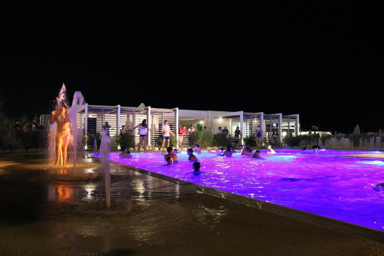 Hotel Bristol - A 30 Mt Dalla Spiaggia Мизано-Адриатико Экстерьер фото