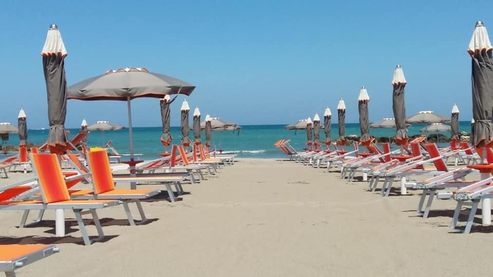 Hotel Bristol - A 30 Mt Dalla Spiaggia Мизано-Адриатико Экстерьер фото