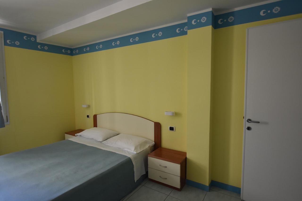 Hotel Bristol - A 30 Mt Dalla Spiaggia Мизано-Адриатико Экстерьер фото